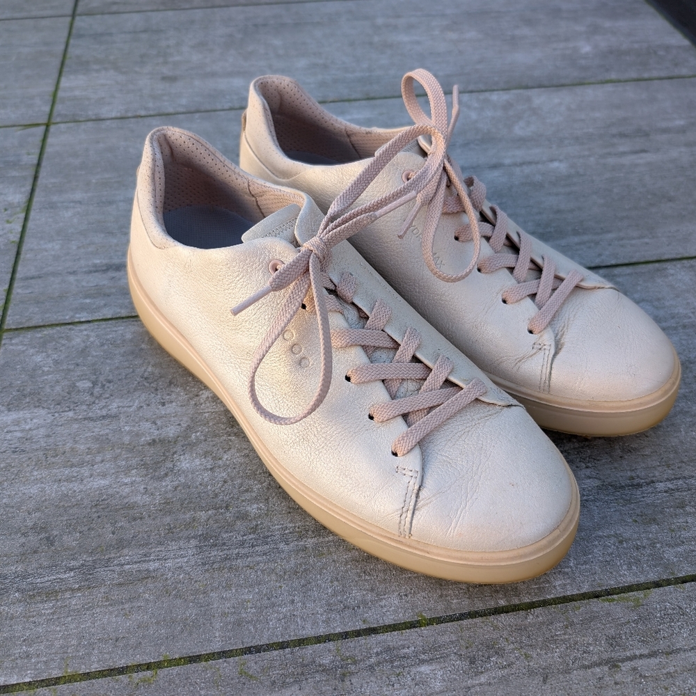 Size 40 EU Or 9-9.5 US Ecco Golf Shoe Women's Hydromax Light Pink Leather
